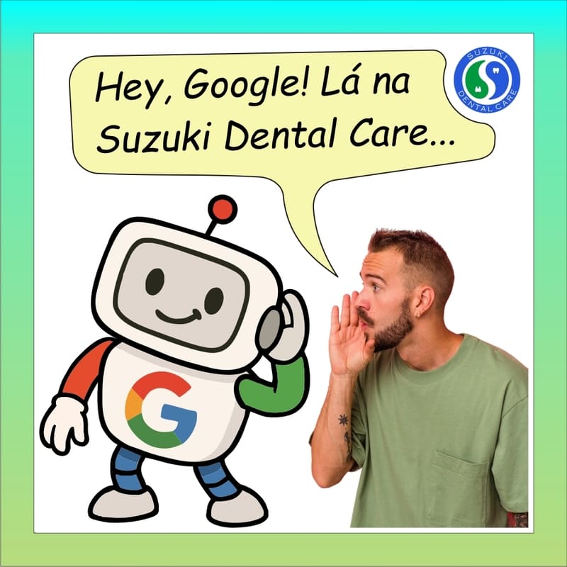Um robozinho representando o Google, com uma letra "G" no peito, com as cores do Google (vermelho, laranja, verde e azul), com uma mão na orelha, ouvindo o que um rapaz lhe diz sobre a Suzuki Dental Care. O rapaz por sua vez está com a mão em concha, ao lado da boca, para que sua voz seja direcionada para a orelha do robozinho, como quem relata ao pé do ouvido (do robozinho) sua avaliação sobre a Suzuki Dental Care, e ambos com boa expressão, por ser uma avaliação positiva.
