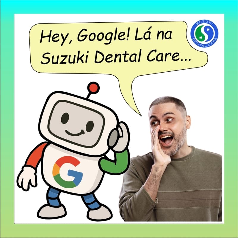 Um robozinho representando o Google, com uma letra "G" no peito, com as cores do Google (vermelho, laranja, verde e azul), com uma mão na orelha, ouvindo o que um rapaz lhe diz sobre a Suzuki Dental Care. O rapaz por sua vez está com a mão em concha, ao lado da boca, para que sua voz seja direcionada para a orelha do robozinho, como quem relata ao pé do ouvido (do robozinho) sua avaliação sobre a Suzuki Dental Care, e ambos com boa expressão, por ser uma avaliação positiva.