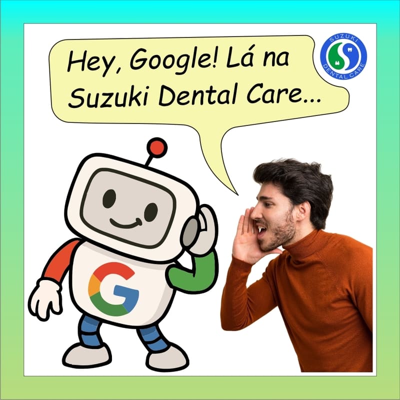 Um robozinho representando o Google, com uma letra "G" no peito, com as cores do Google (vermelho, laranja, verde e azul), com uma mão na orelha, ouvindo o que um rapaz lhe diz sobre a Suzuki Dental Care. O rapaz por sua vez está com a mão em concha, ao lado da boca, para que sua voz seja direcionada para a orelha do robozinho, como quem relata ao pé do ouvido (do robozinho) sua avaliação sobre a Suzuki Dental Care, e ambos com boa expressão, por ser uma avaliação positiva.